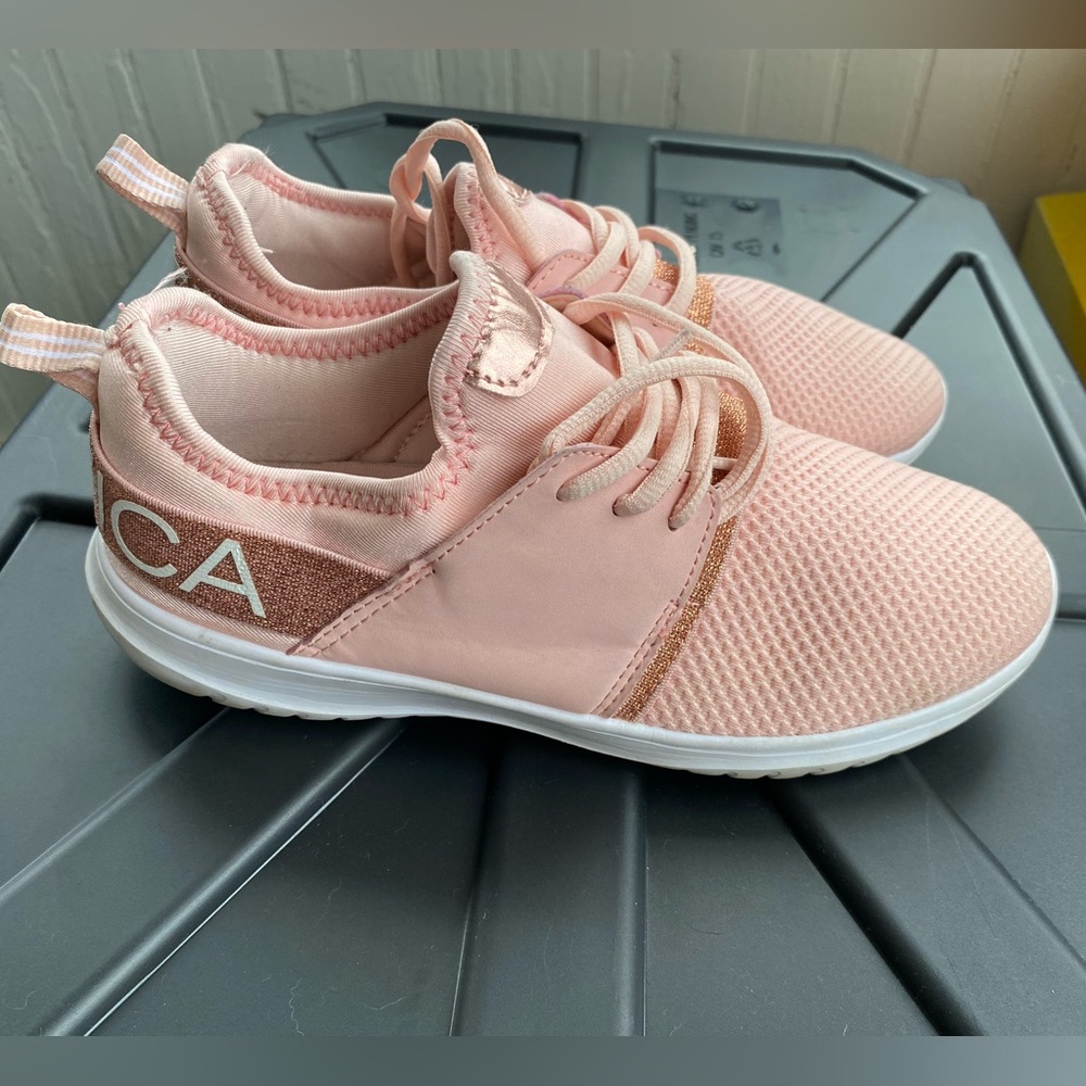 Sneakers - Picture 2 of 5